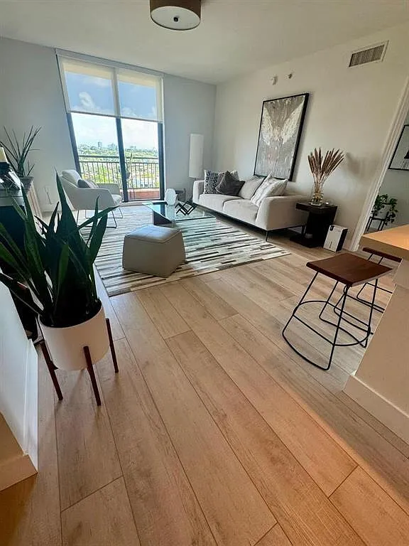 2 bed, 2.0 bath, 1541 sqft, $3,800 — Photo 3
