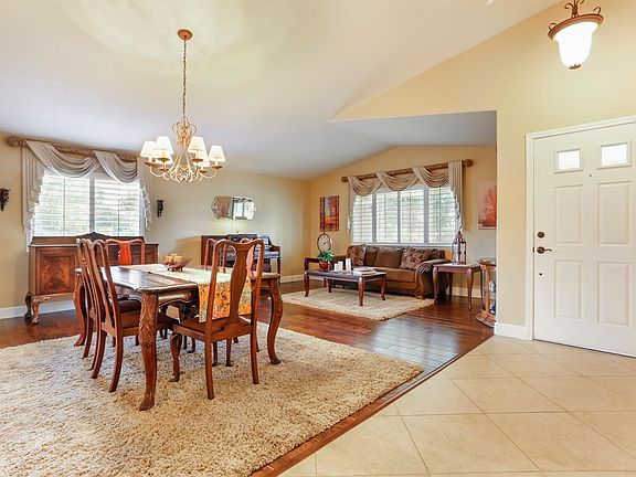 Please view Virtual Tour for more pictures.