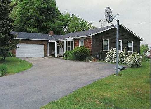 Lovely ranch, brick and cedar exterior