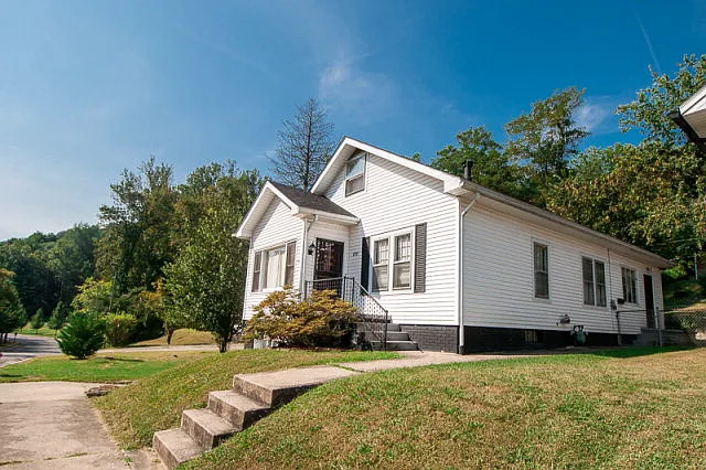 2711 Sherman Rd photo 1