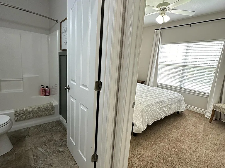 5601 S 43rd St — Photo 21
