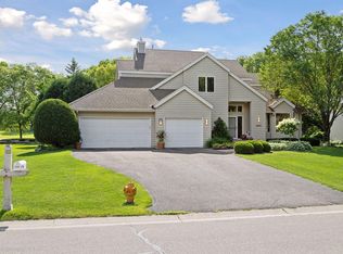 2940 Pilgrim Ln N, Plymouth, MN 55441