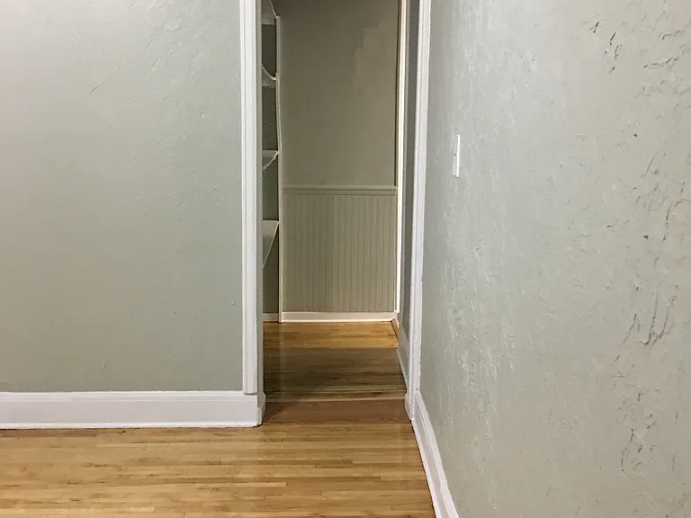 209 E 4th St #2 — Photo 14