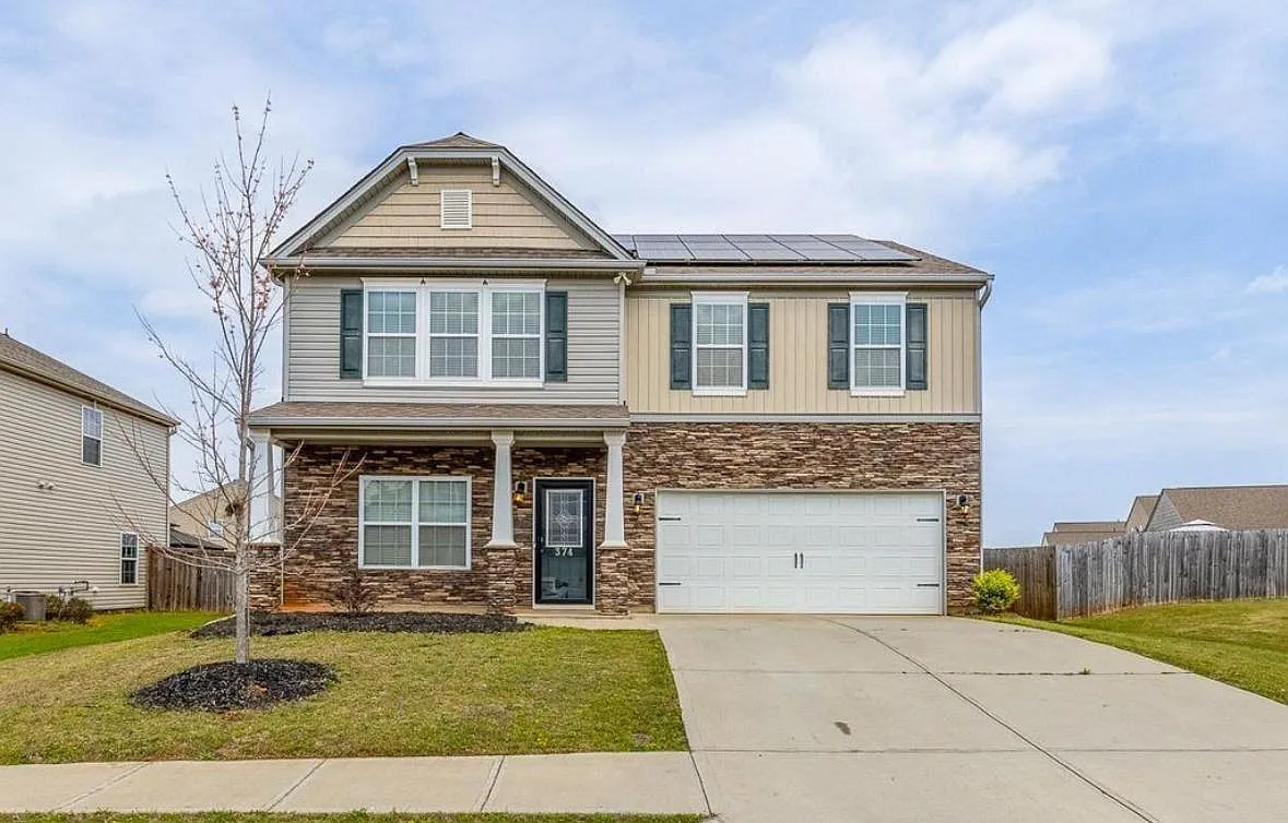 4 bed, 2696 sqft, $2,650 — Photo 1