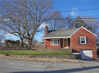 41 Pawtuxet Ter, West Warwick, RI 02893