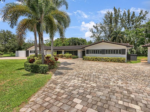 2nd image of 14701 SW Sunset Lane