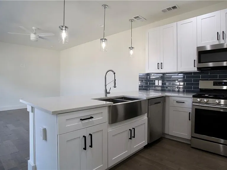 705 Harris Ave #C — Photo 50
