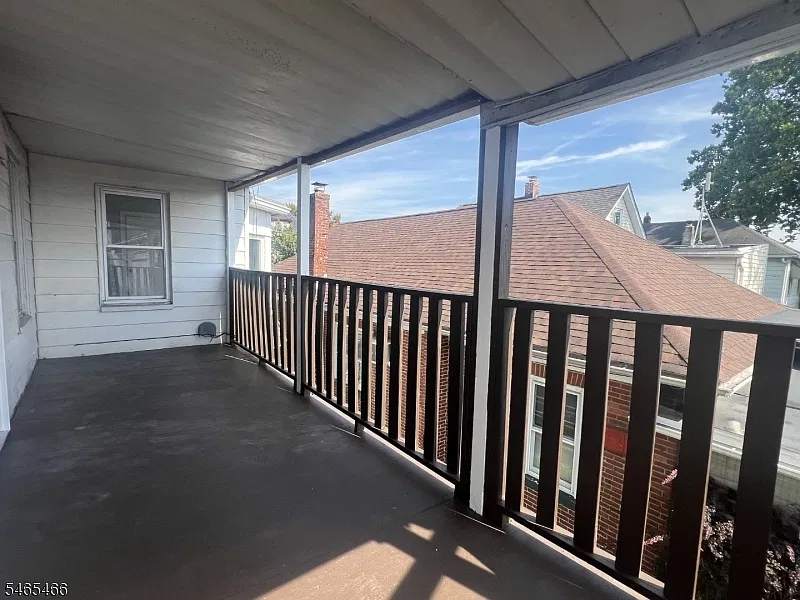3 bed, 1.0 bath, $2,200 — Photo 2