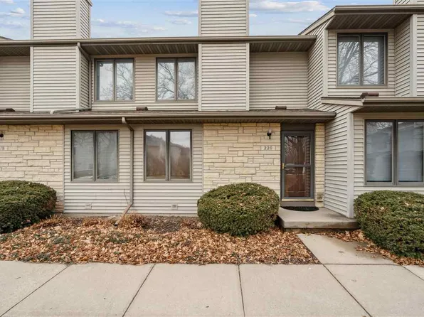 220 W Side Dr, Iowa City, IA 52246