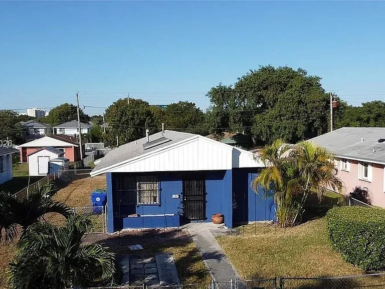1938 NW 2nd Ct — Photo 1