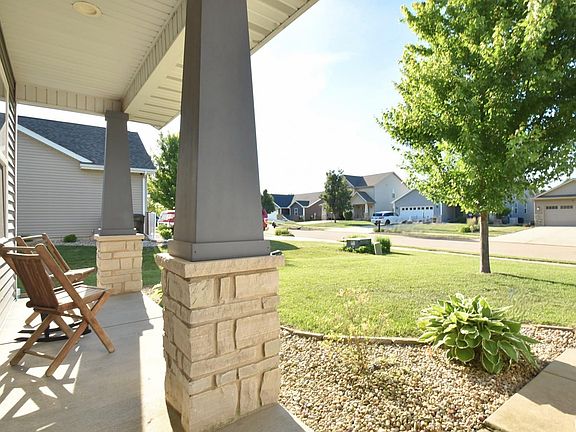 2nd image of 526 Cottonwood Cir