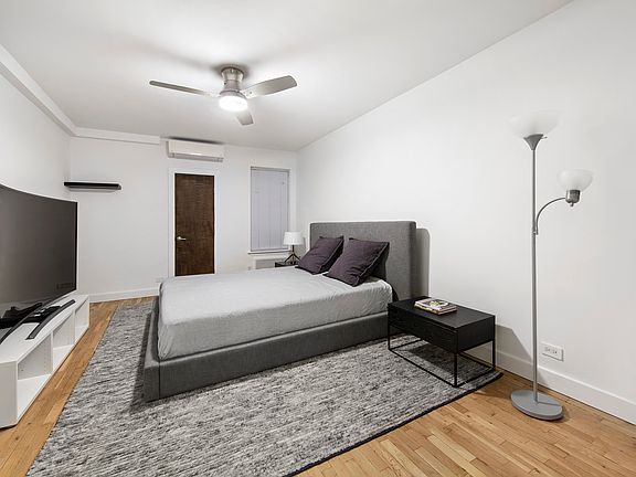 3rd image of 125 W 56th St #1A2A
