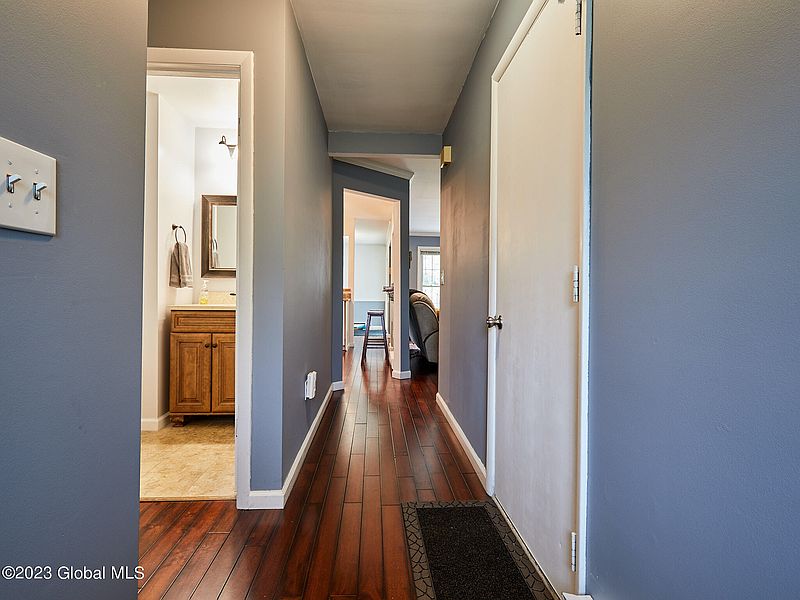 4th image of 4 Westchester Drive