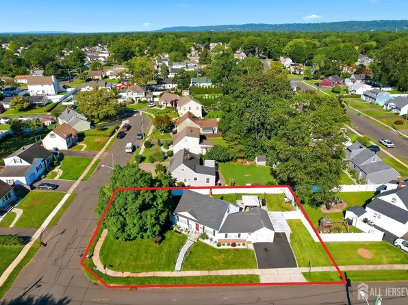52 Leeds Dr, South Plainfield, NJ 07080