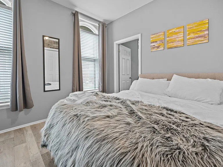 610 Clark St — Photo 11