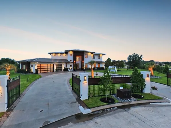7745 S Peninsula Dr, Beaumont, TX 77707