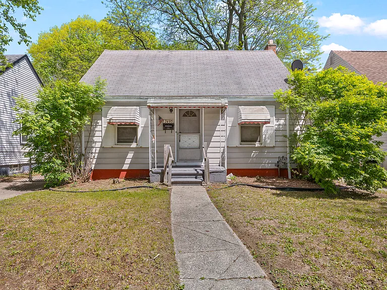 7490 Lamphere — Photo 2
