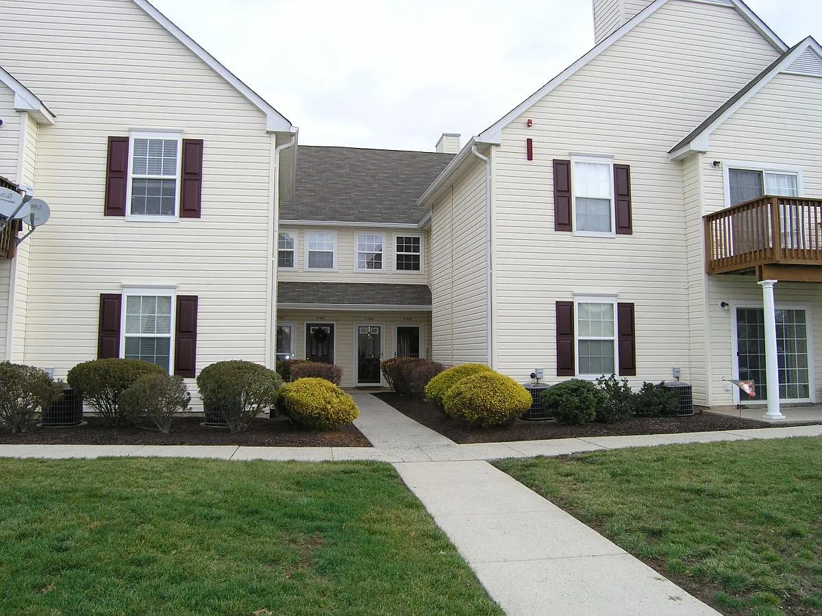 2 bed, 1200 sqft, $1,925 — Photo 2