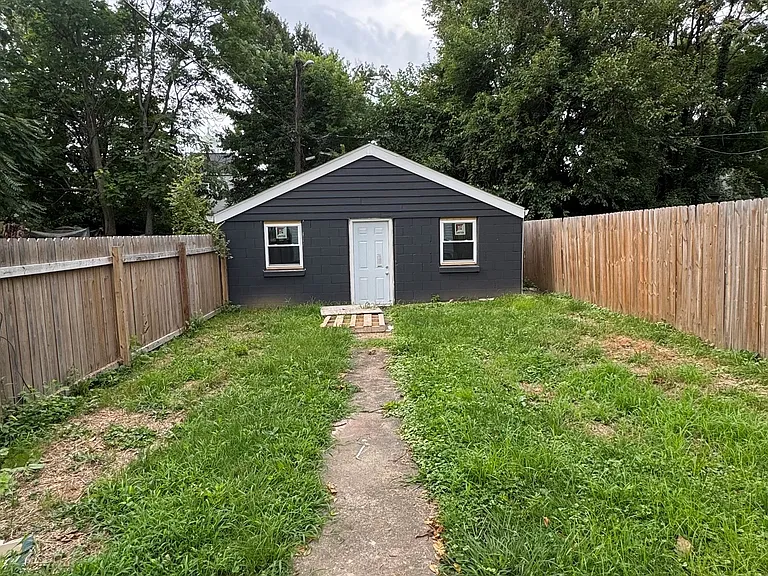 726 E Saint Catherine St — Photo 23