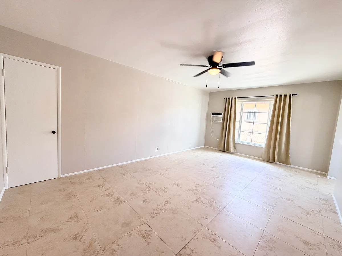Building Photo - 313 N Beverly Ct #313