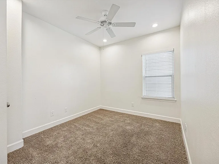 5402 Jonathan Ln — Photo 27