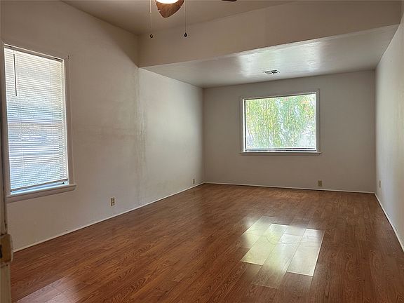 4th image of 1123 E 9th St