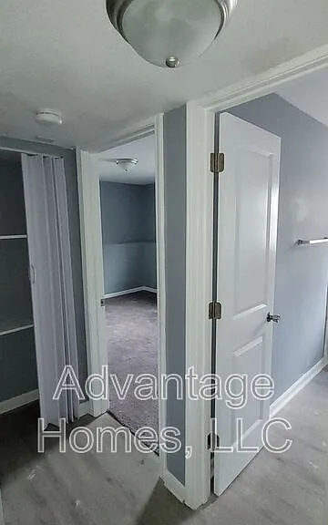 700 N 70th St — Photo 10
