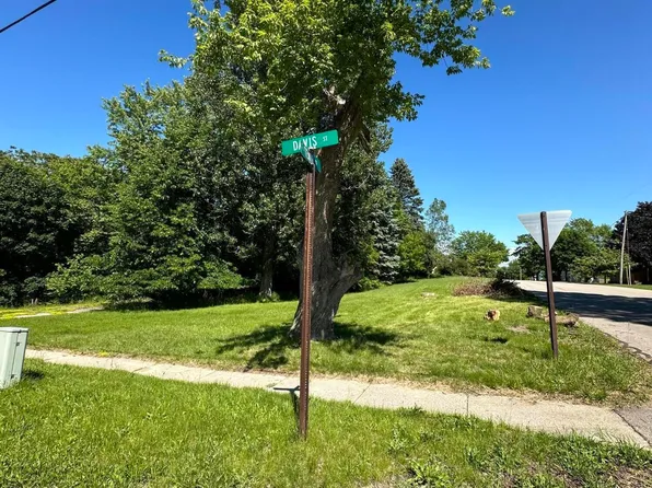 Davis St, Manistee, MI 49660