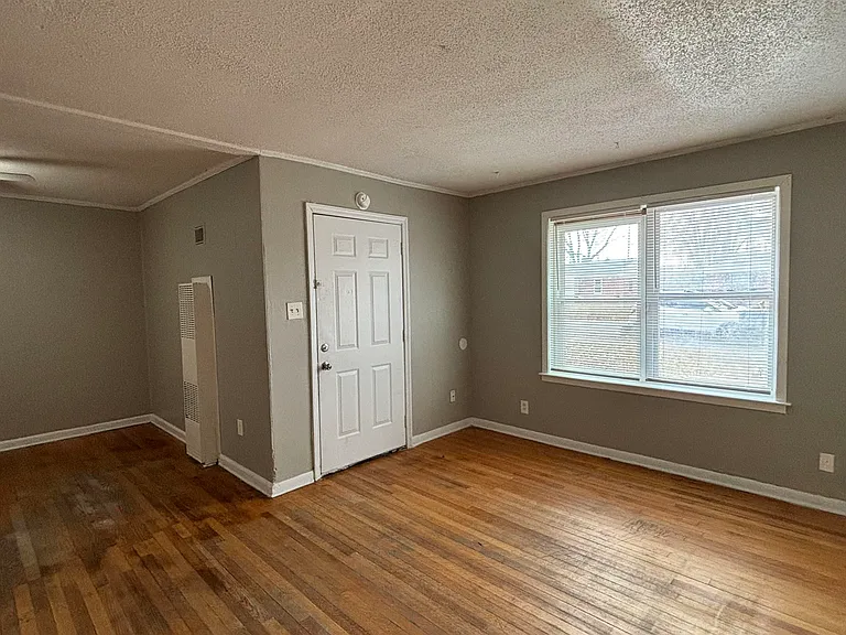 5022 Byron Rd — Photo 2