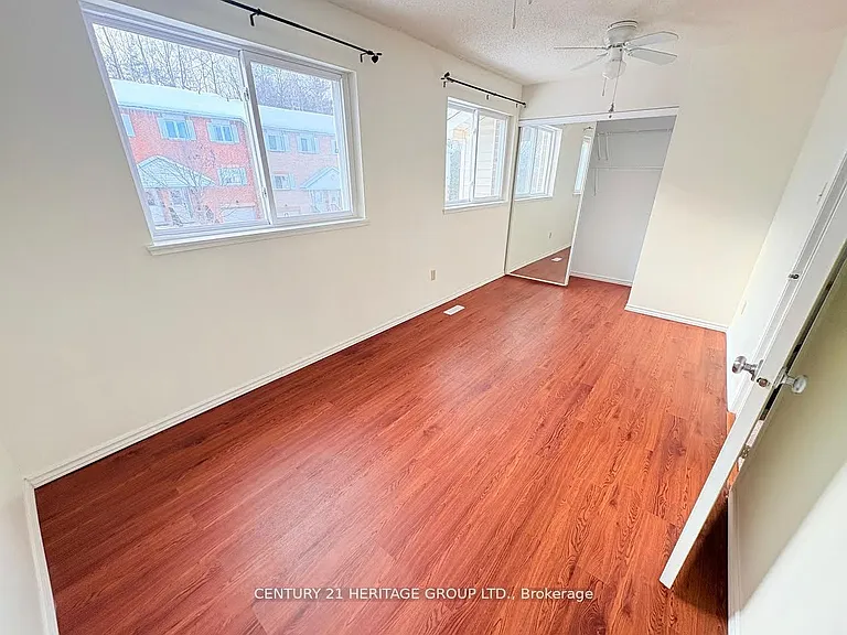 607 Gibney Cres — Photo 19