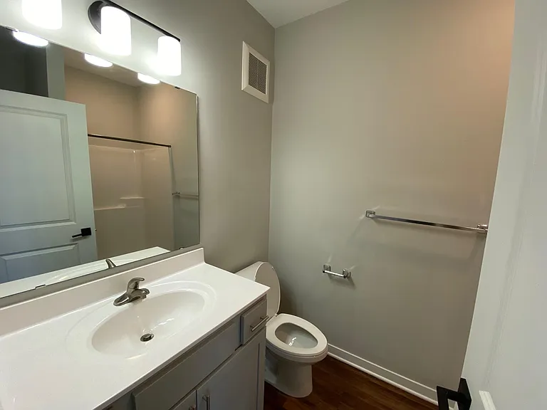 2212 W Stewart Ave #7 — Photo 7