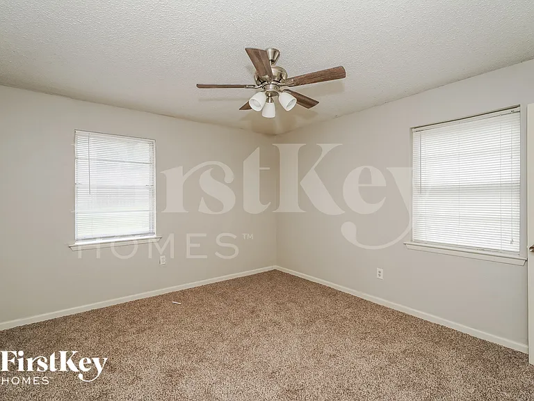 2100 Cedar Ct — Photo 16