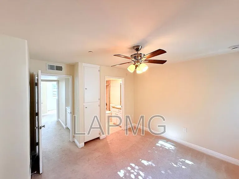 12217 Moorpark St #9 — Photo 17