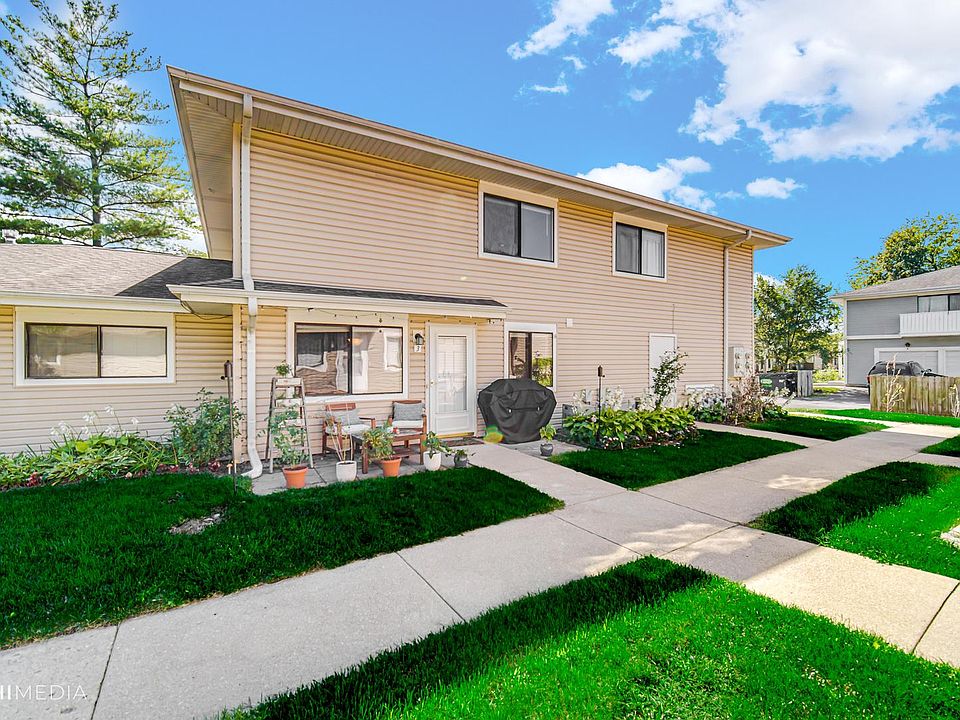 1st image of 29W603 Winchester Cir N Unit 3