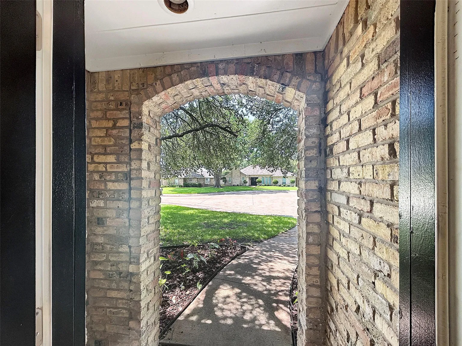 4 bed, 2361 sqft, $3,100 — Photo 2