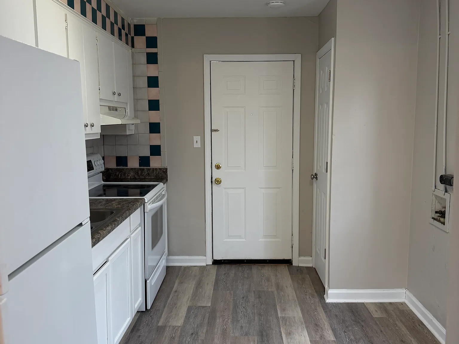 2 bed, 900 sqft, $1,000 — Photo 3