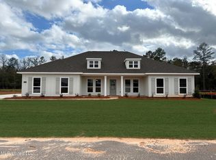 140 Firefly Dr, Lucedale, MS 39452