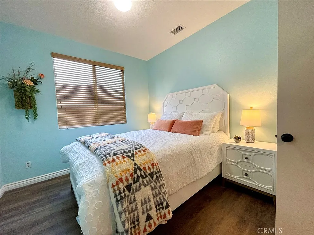 5 bed, 2262 sqft, $5,500 — Photo 2