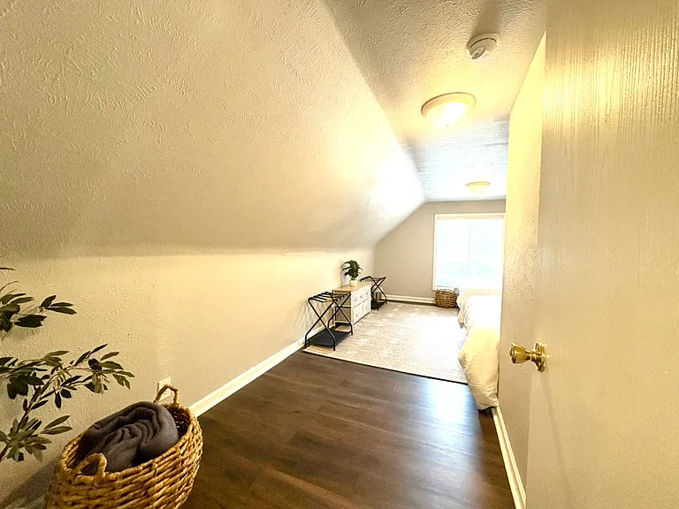 1124 N Twyckenham Dr — Photo 19
