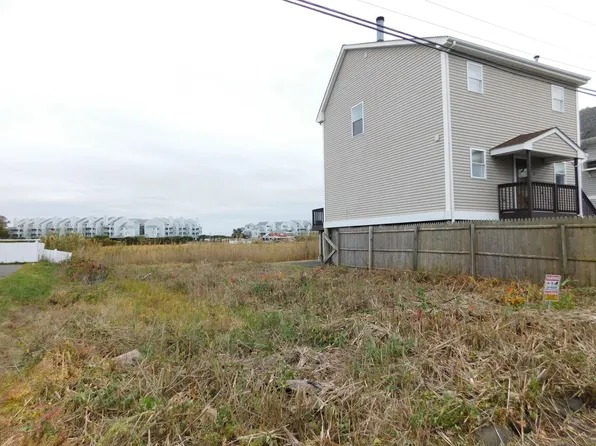 53 1st Avenue, East Haven, CT 06512