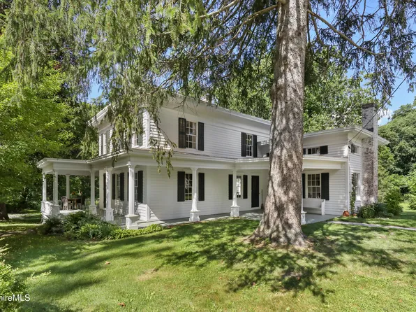 7 Button Ball Ln, South Egremont, MA 01258