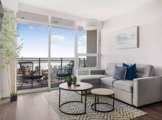 125 E 14th St #1B, North Vancouver, BC