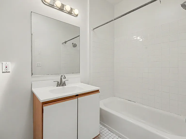 2 S New St #2 — Photo 9