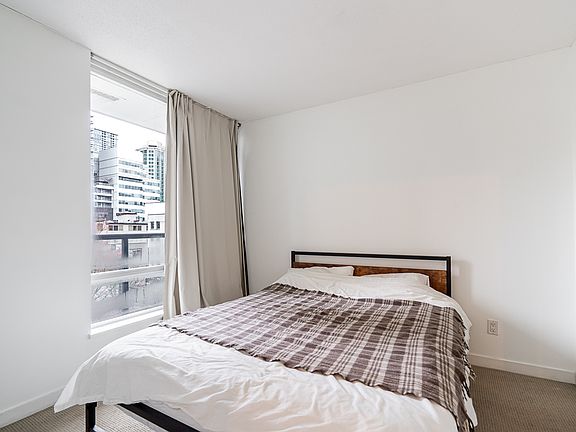 2nd image of 928 Beatty St #609