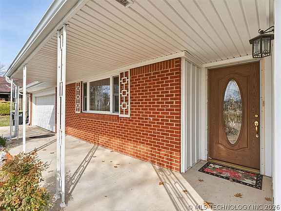 3rd image of 222 S Country Club Rd