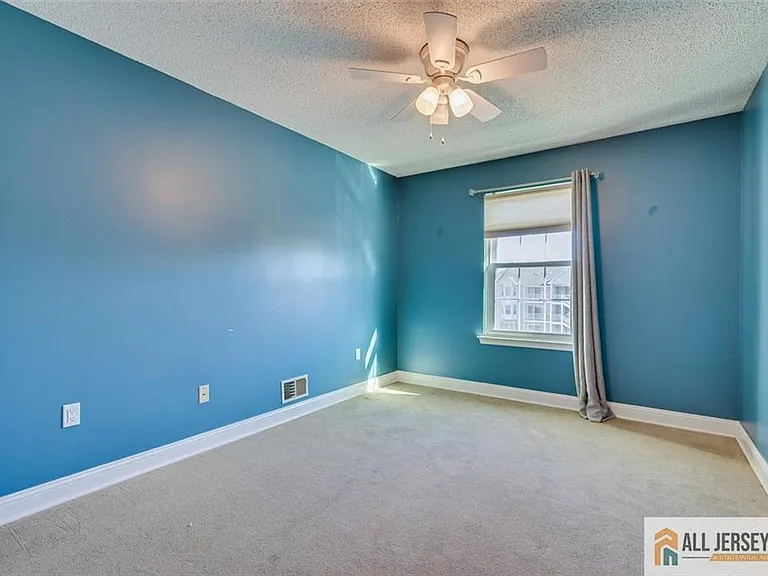 268 Kempsey Dr — Photo 21