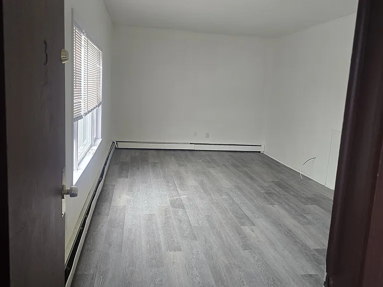 395 Lake Ave — Photo 2