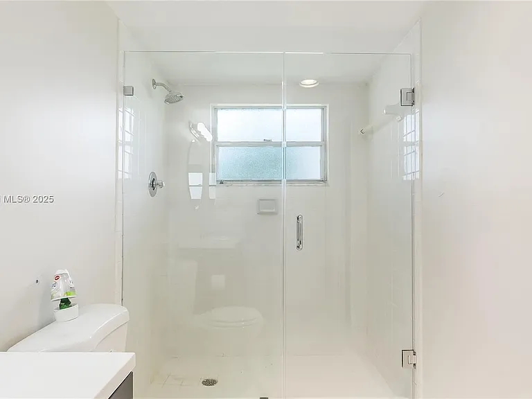 251 SW 132nd Way — Photo 4