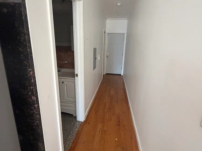 377 Danforth Ave #4B — Photo 4