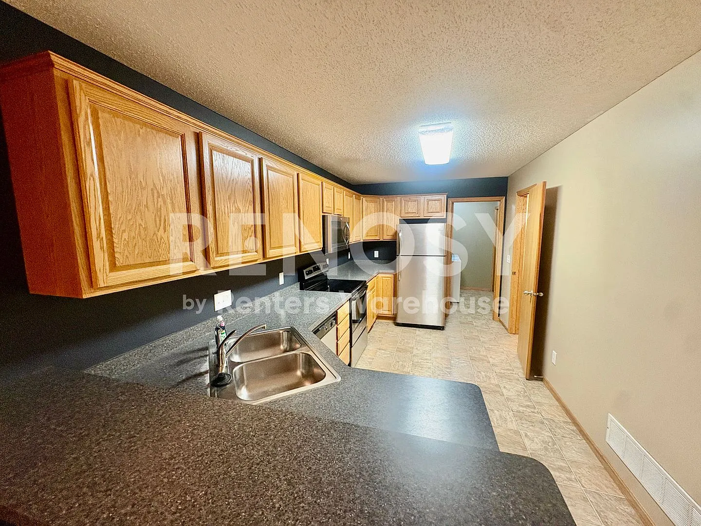 Beautiful Townhome Ready NOW! — Photo 4